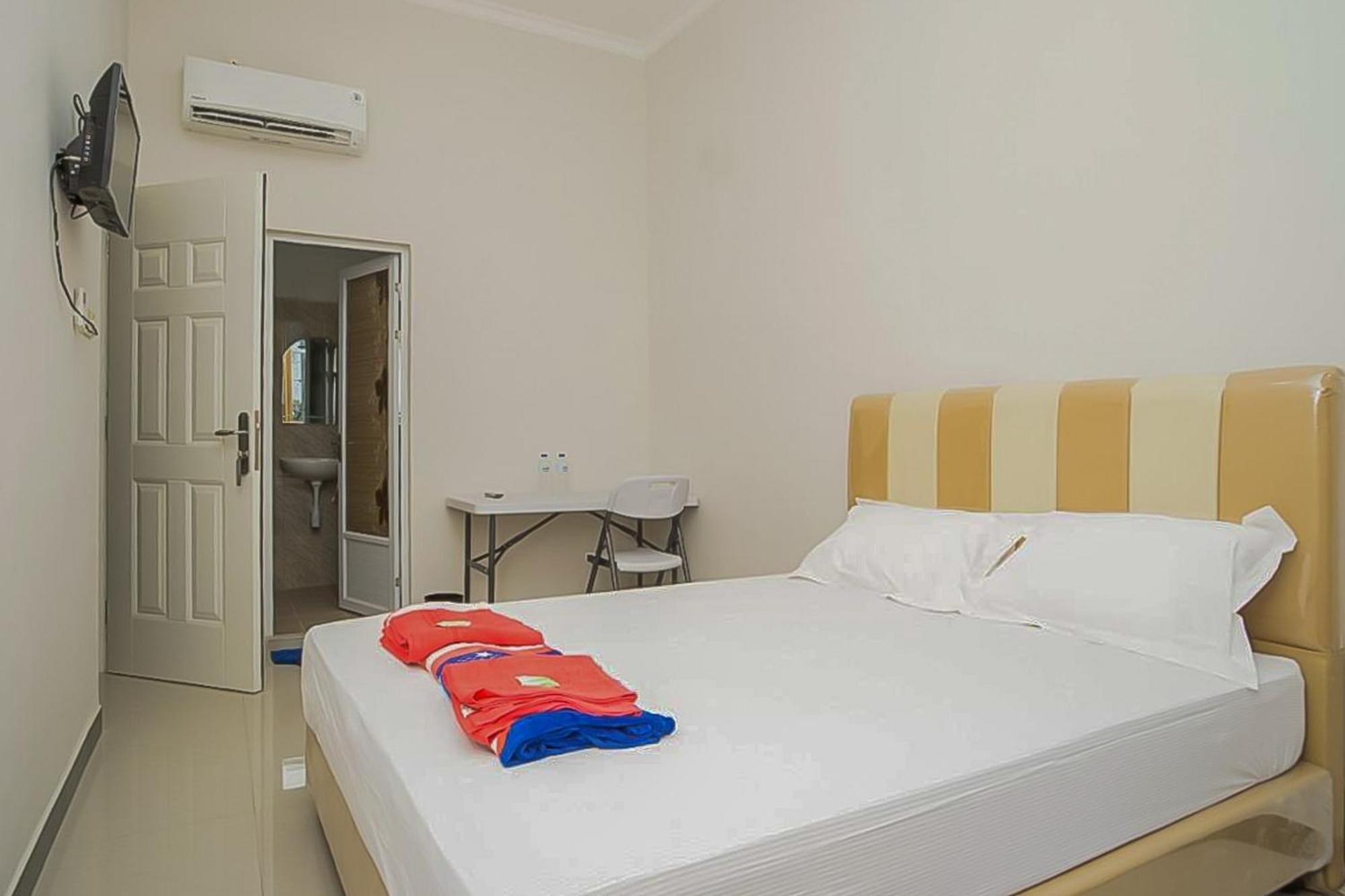 Waringin Guest House Tegal Mitra Reddoorz Exterior foto